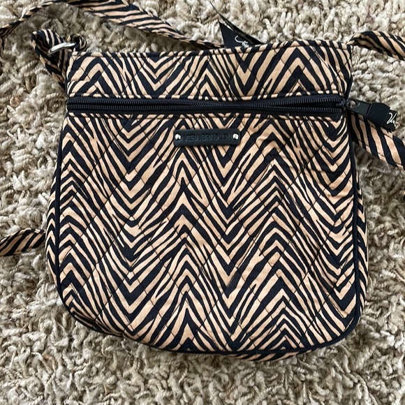 Vera Bradley crossbody purse EUC measures  8 x 8 - Picture 1 of 8